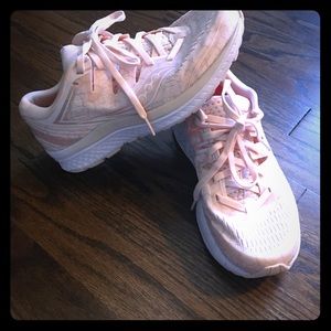 Saucony Running shoe - size 6.